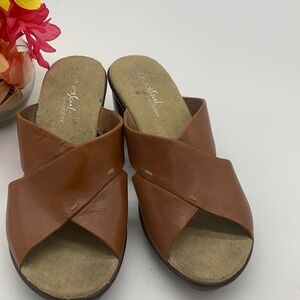 Natural Soul Henderson Brown Slip On Sandal Sz 8. MCW0640C